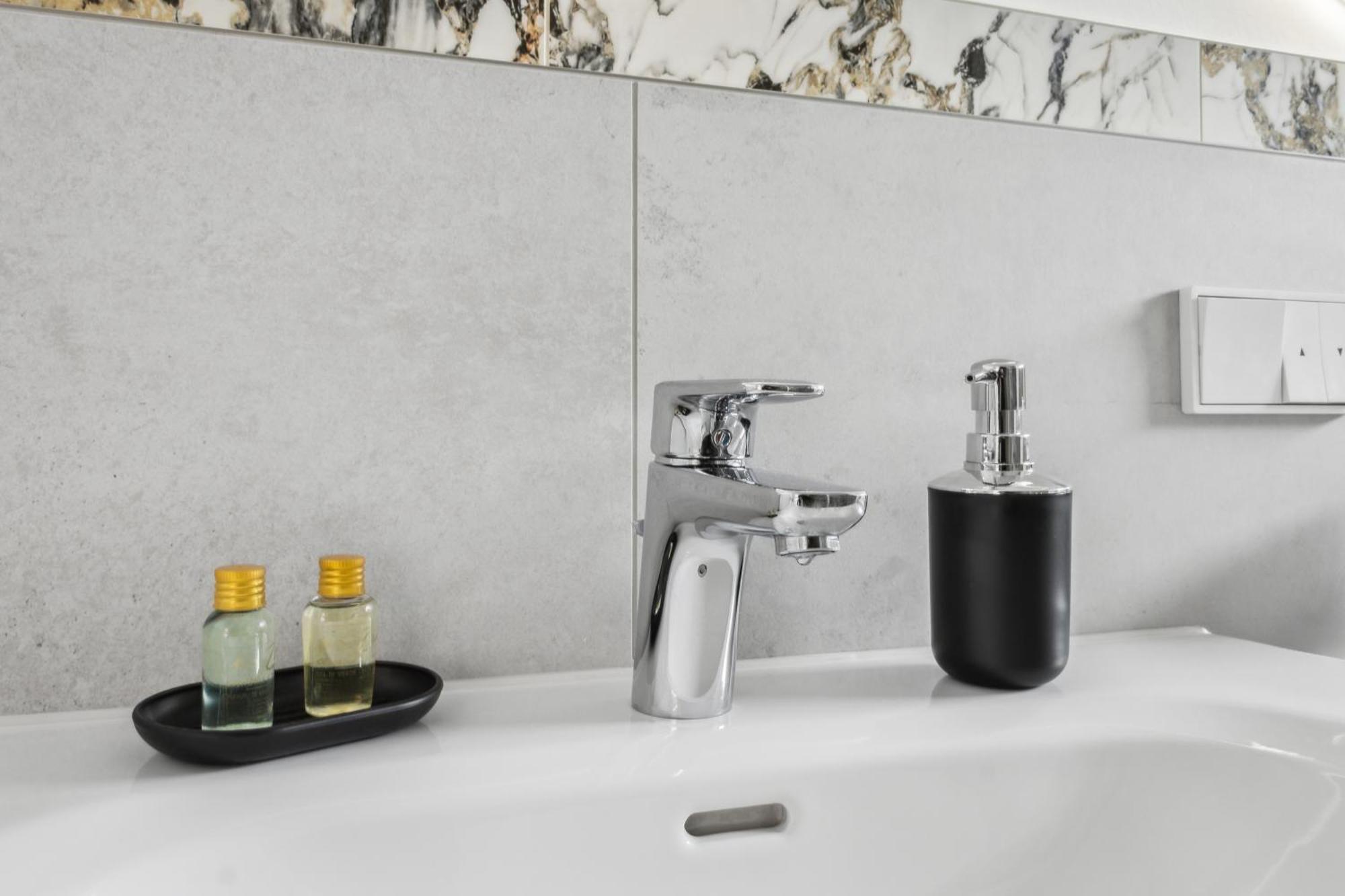 Suite4Me - Moderne Apartments I Kueche I Balkon I Waschmaschine Дітценбах Екстер'єр фото